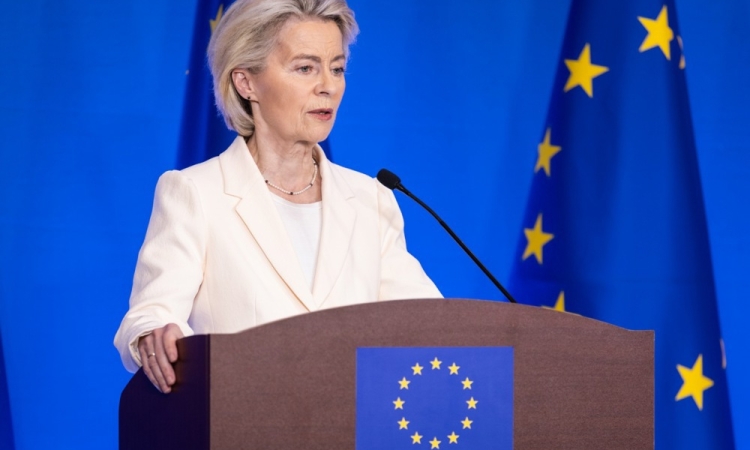 Von der Leyen in Trump sklenila trgovinski dogovor med EU in ZDA